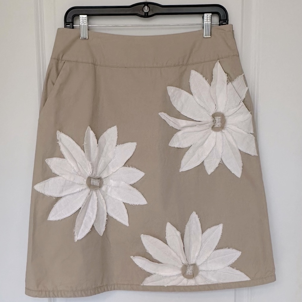 Boden Women Fun Skirt Tan Large White Flowers Appliqué A-Line Sz 10 Cotton Lined